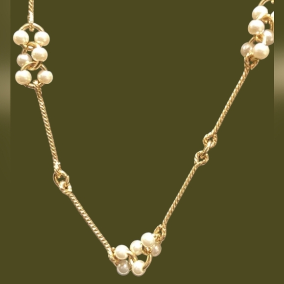 VINTAGE 1980'S AVON GOLDTONE NECKLACE WITH CLUSTERS OF MINI FAUX PEARLS 23" RARE - Picture 3 of 6